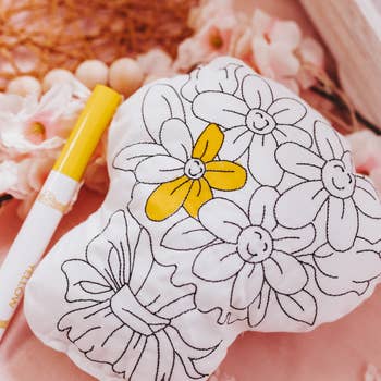 Doodle Pillow Art Kit: Easter & Spring